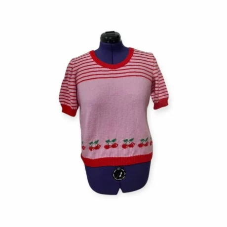 Pull à manches courtes rose avec cerises