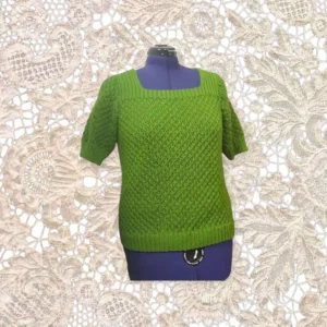 Pull vert ajouré à manches courtes