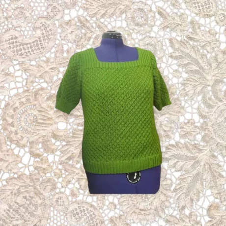 Pull vert ajouré à manches courtes