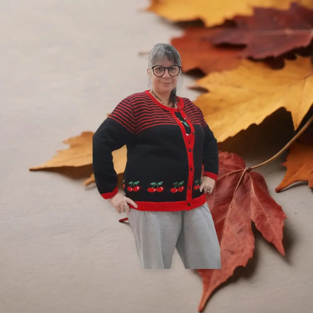 gilet noir et rouge avec des cerises semi ouvert