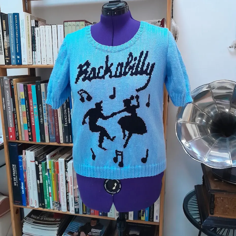 Pull à manches courtes, Rockabilly bleu ciel face