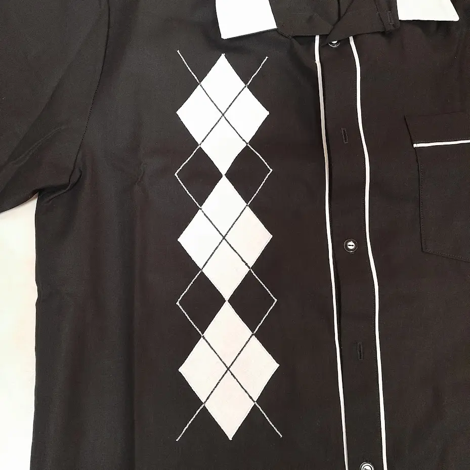 chemise bowling noire avec losanges motif