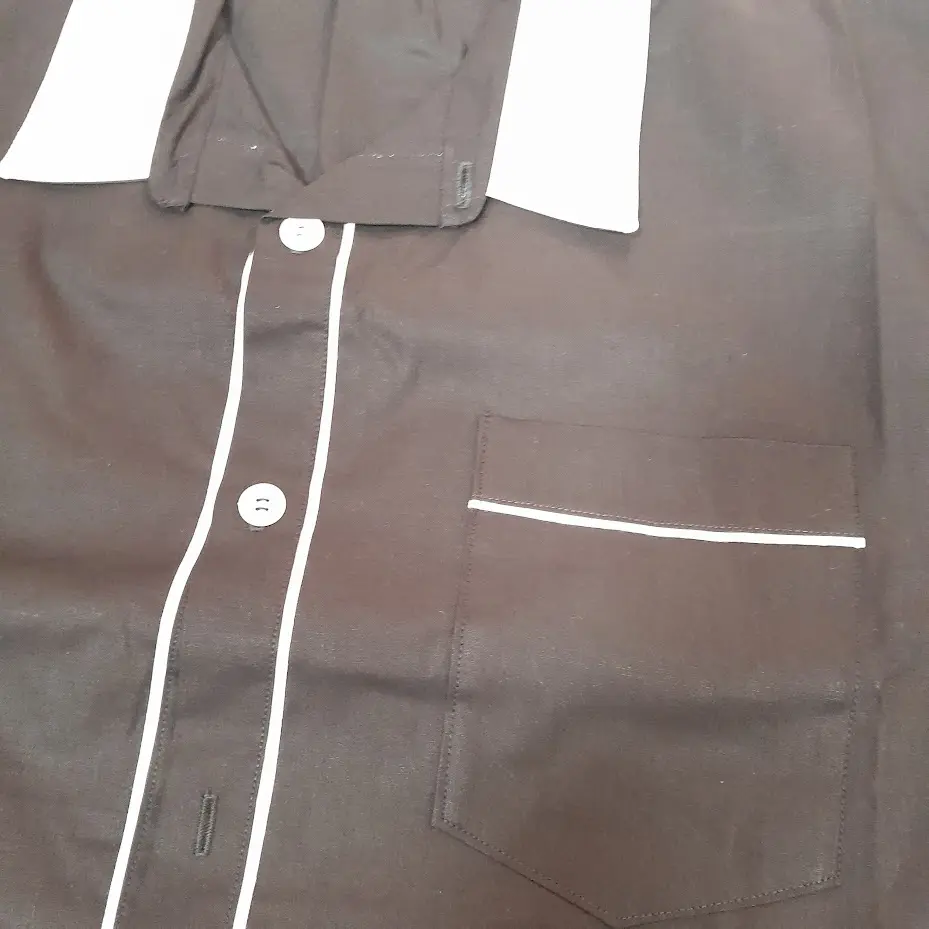 chemise bowling noire avec notes détail