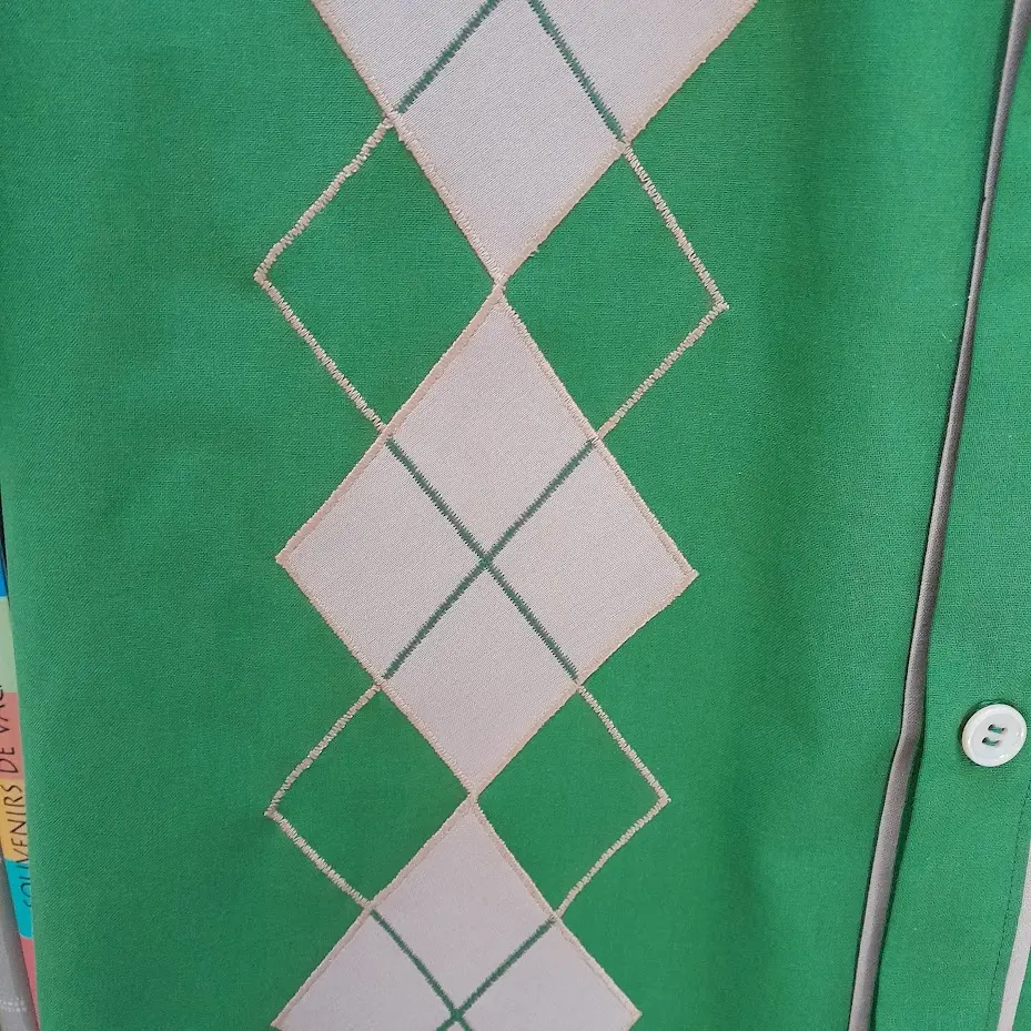 chemise bowling verte avec losanges détail