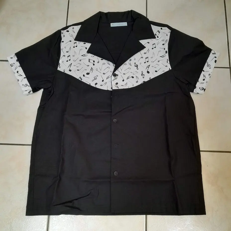 chemise noire avec notes face